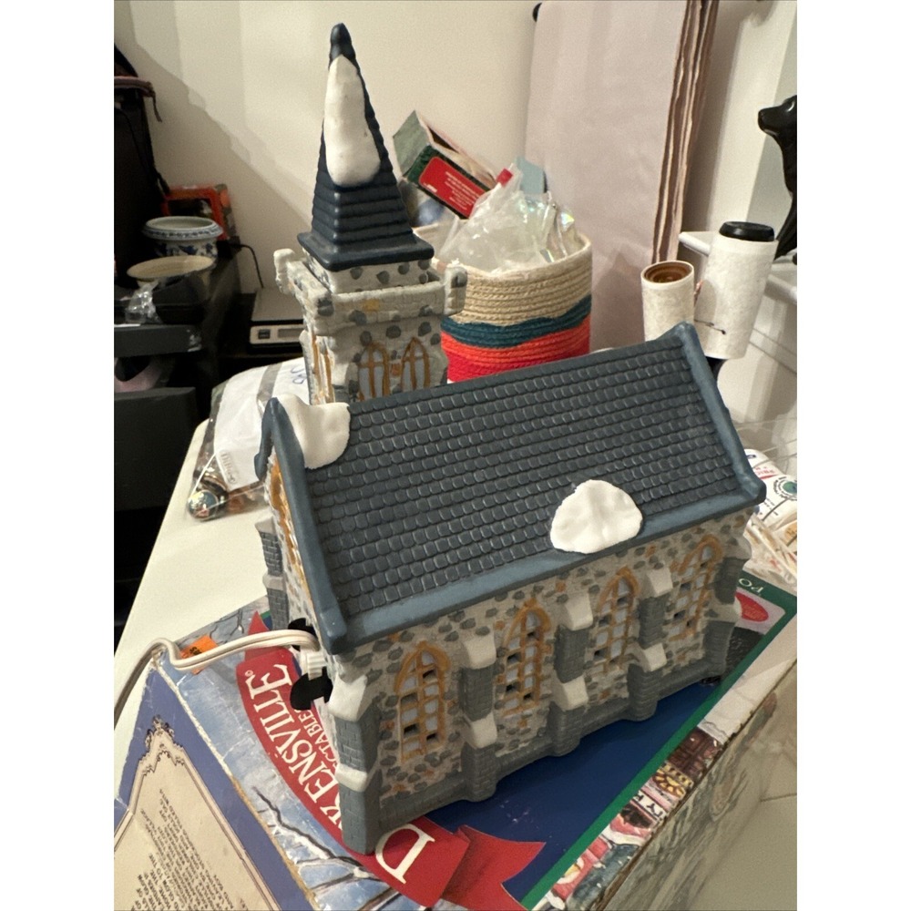 Vtg  Dickensville Porcelain Lighted Cobblestone Church w/ Steeple Rex & Lee 1990 - Picture 2 of 11